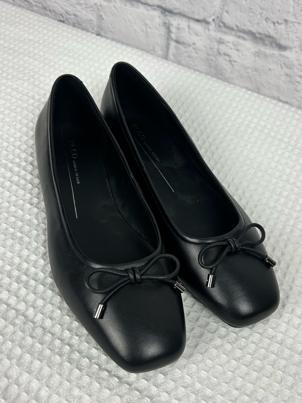 ECCO Women’s Black Leather Ballet Flats Bow Accent Square Toe EU 41 US 10/10.5